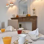 Des Glycines Couette-café 3*
