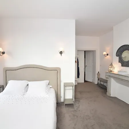 Des Glycines Oda ve Kahvaltı Thouars