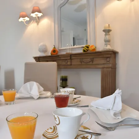 Des Glycines Bed & Breakfast 3*