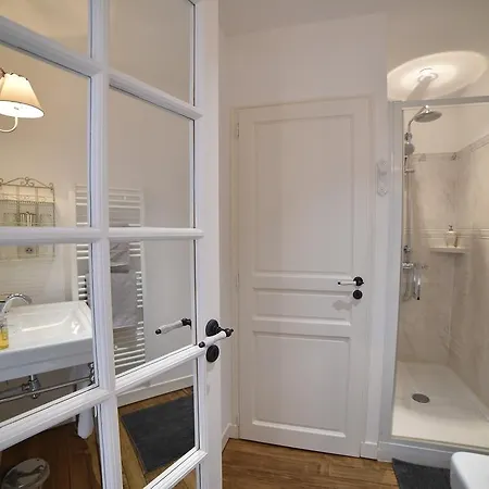 Des Glycines Bed & Breakfast 3*